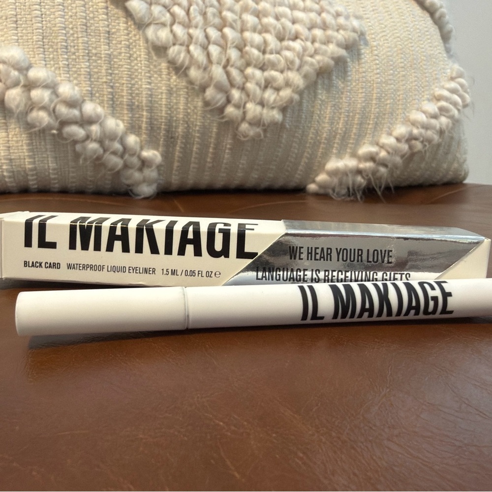 IL MAKIAGE Black Waterproof Liquid Eyeliner - White Case with Black Text
